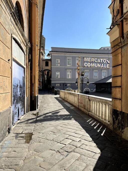 Overlooking The Porto Antico Of Genoa Appartement Buitenkant foto