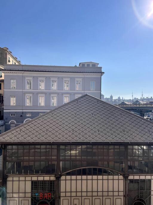 Overlooking The Porto Antico Of Genoa Appartement Buitenkant foto