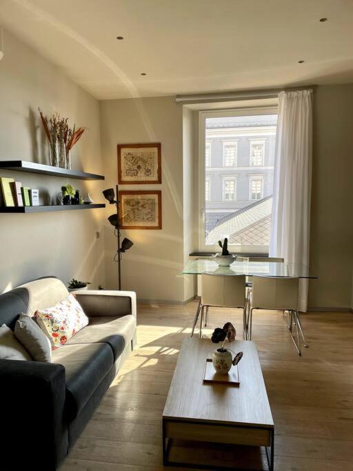 Overlooking The Porto Antico Of Genoa Appartement Buitenkant foto